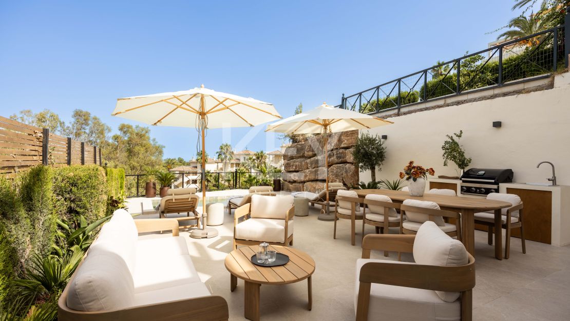 Luxury Renovated Apartment for Sale in Nueva Andalucía, Marbella