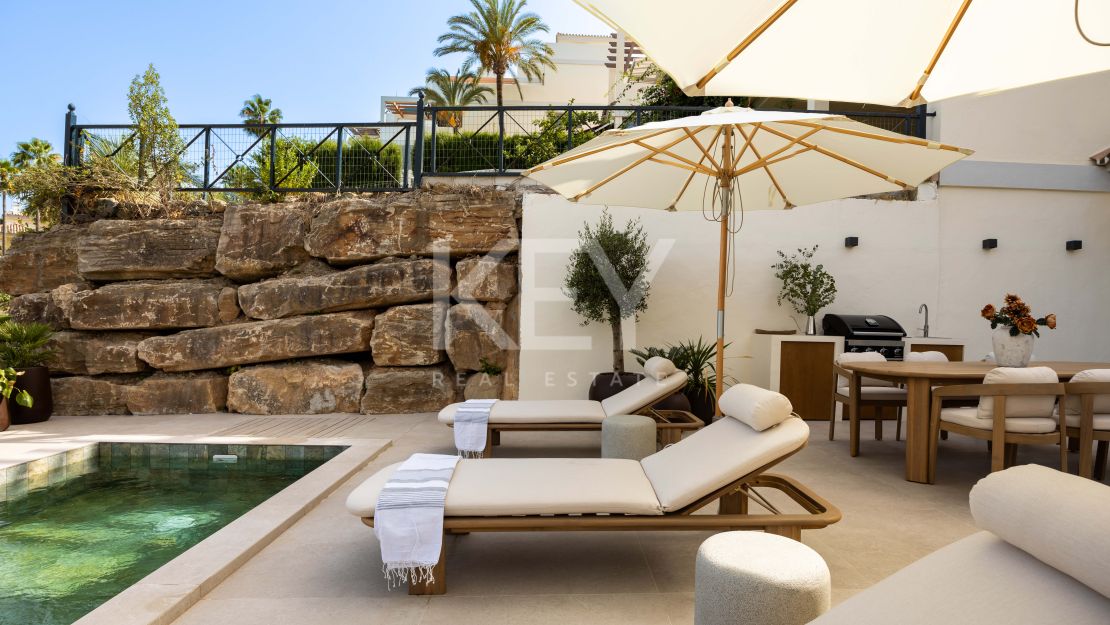 Luxury Renovated Apartment for Sale in Nueva Andalucía, Marbella