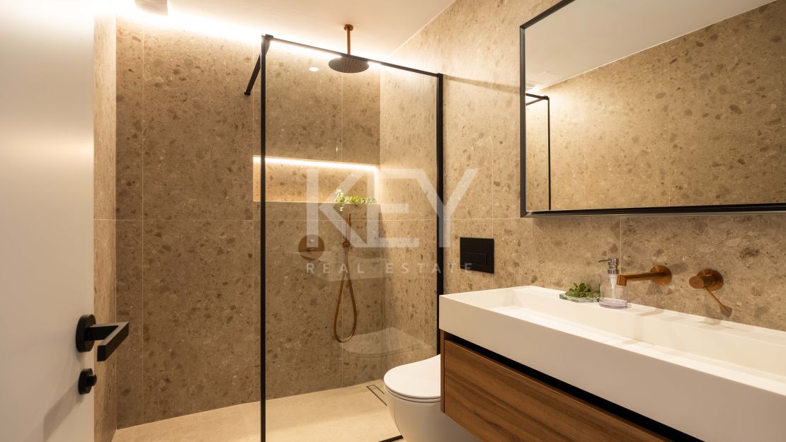 Luxury Renovated Apartment for Sale in Nueva Andalucía, Marbella