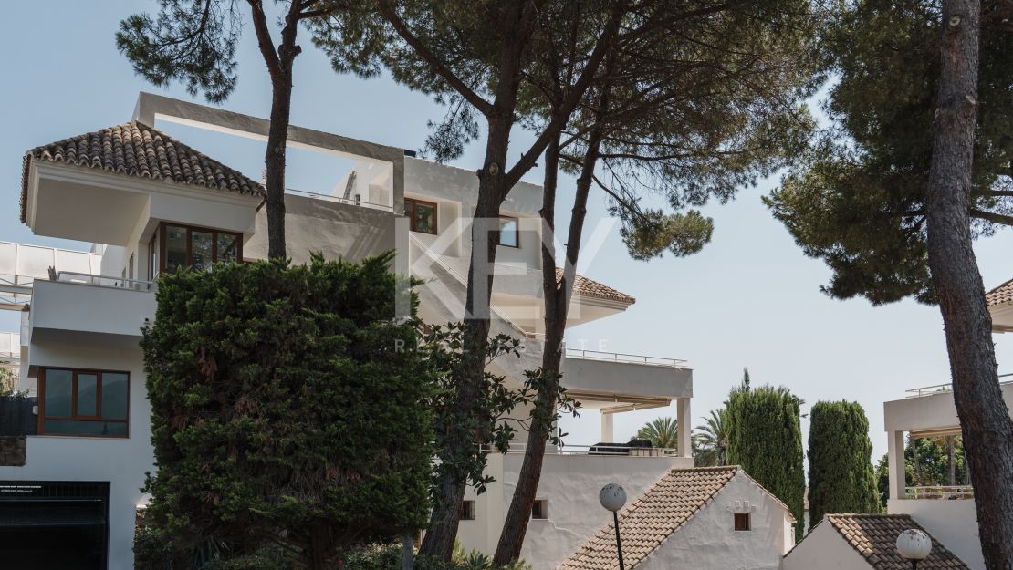 Renovated Garden Duplex for Sale in Los Naranjos Golf, Nueva Andalucía, Marbella