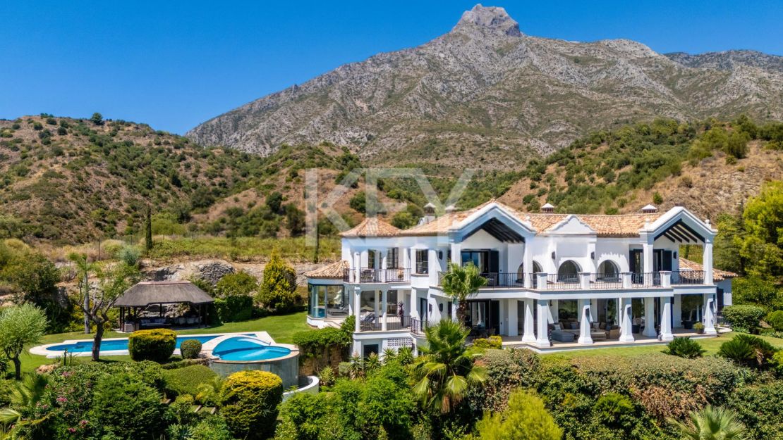 Villa En Venta En Marbella Hill Club Con Vistas Panorámicas Al Mar