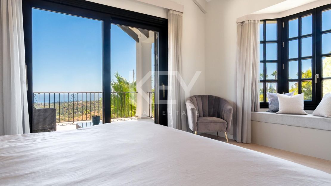 Villa En Venta En Marbella Hill Club Con Vistas Panorámicas Al Mar