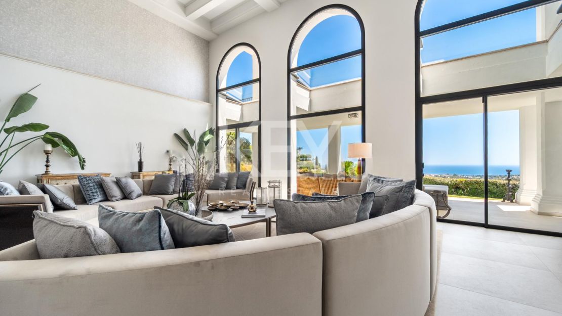 Villa En Venta En Marbella Hill Club Con Vistas Panorámicas Al Mar