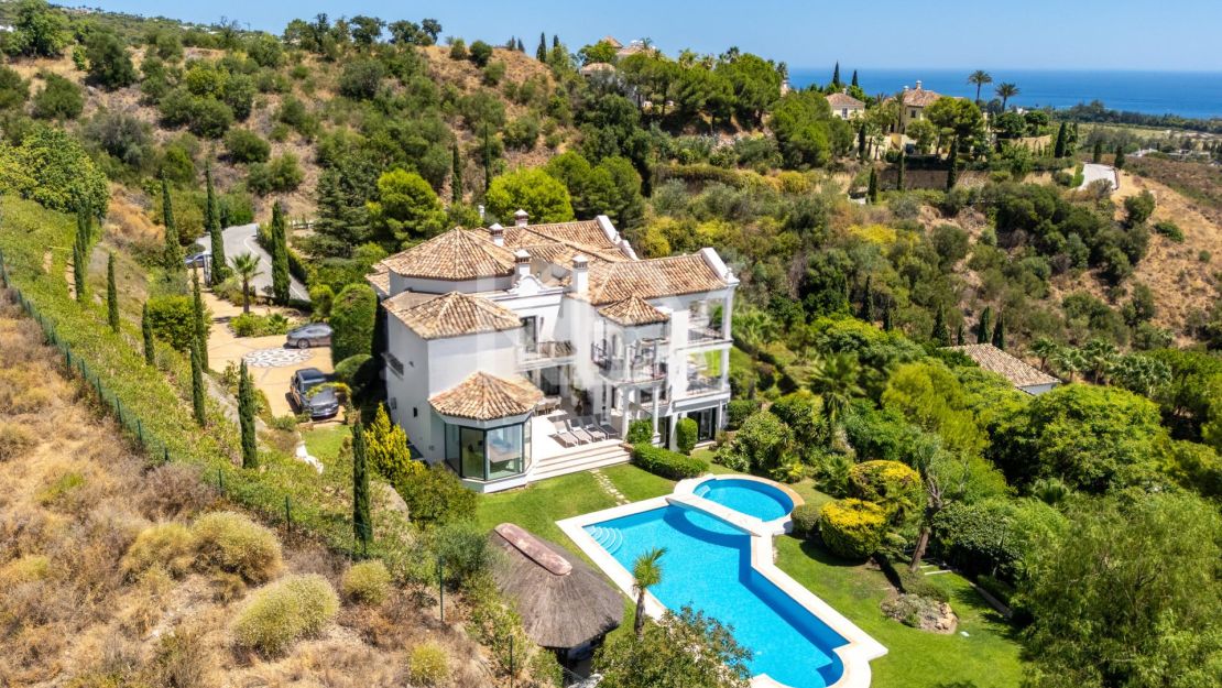 Villa En Venta En Marbella Hill Club Con Vistas Panorámicas Al Mar