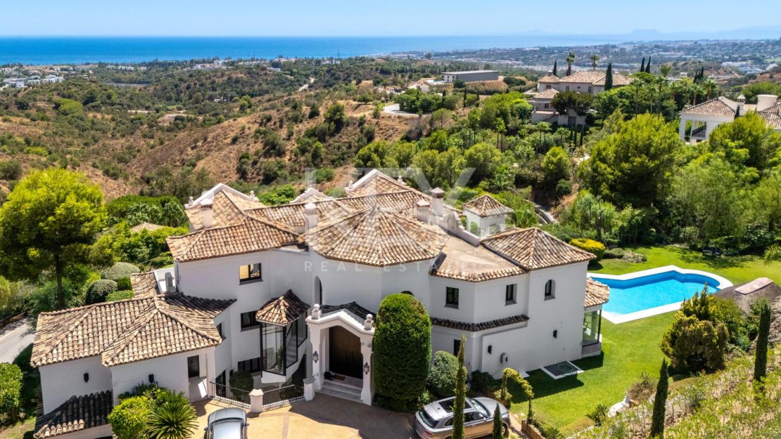 Villa En Venta En Marbella Hill Club Con Vistas Panorámicas Al Mar