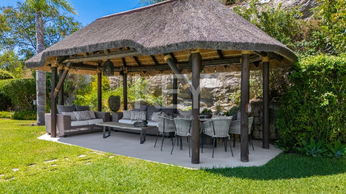Villa En Venta En Marbella Hill Club Con Vistas Panorámicas Al Mar