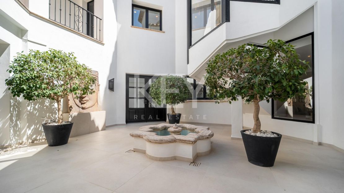Villa En Venta En Marbella Hill Club Con Vistas Panorámicas Al Mar