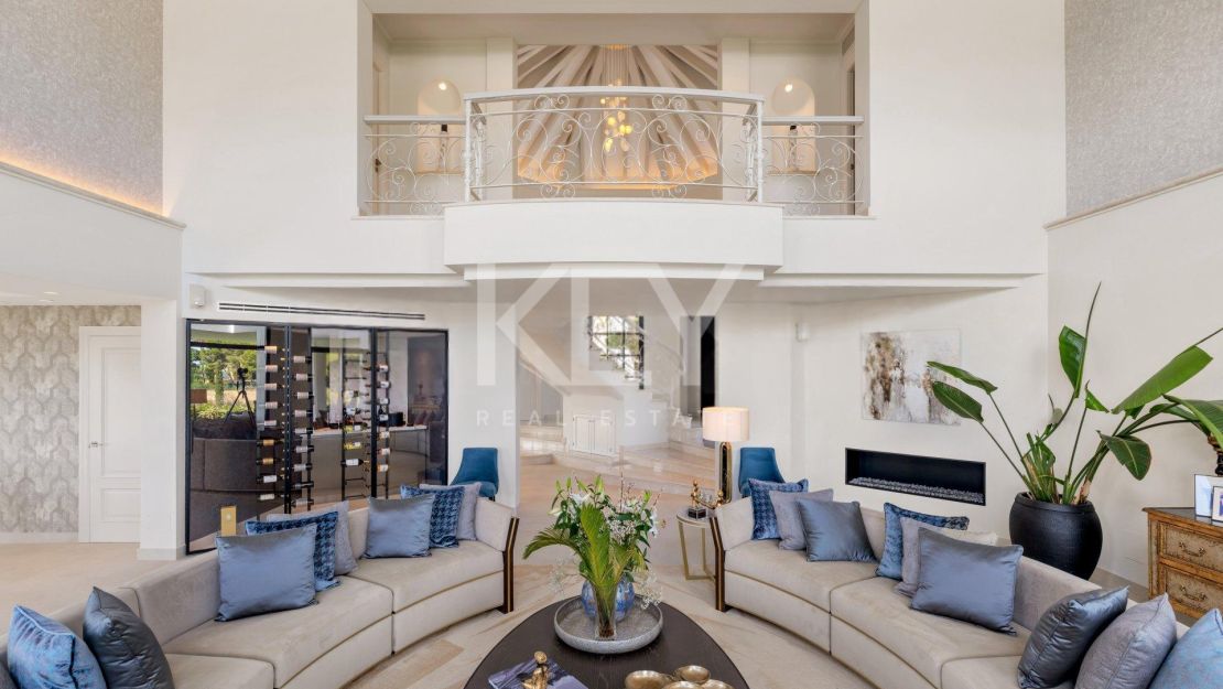 Villa En Venta En Marbella Hill Club Con Vistas Panorámicas Al Mar