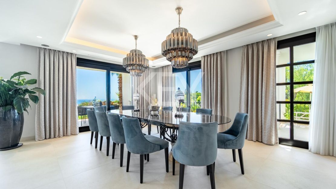 Villa En Venta En Marbella Hill Club Con Vistas Panorámicas Al Mar