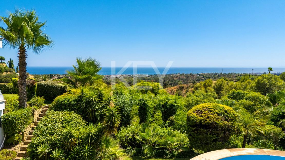 Villa En Venta En Marbella Hill Club Con Vistas Panorámicas Al Mar