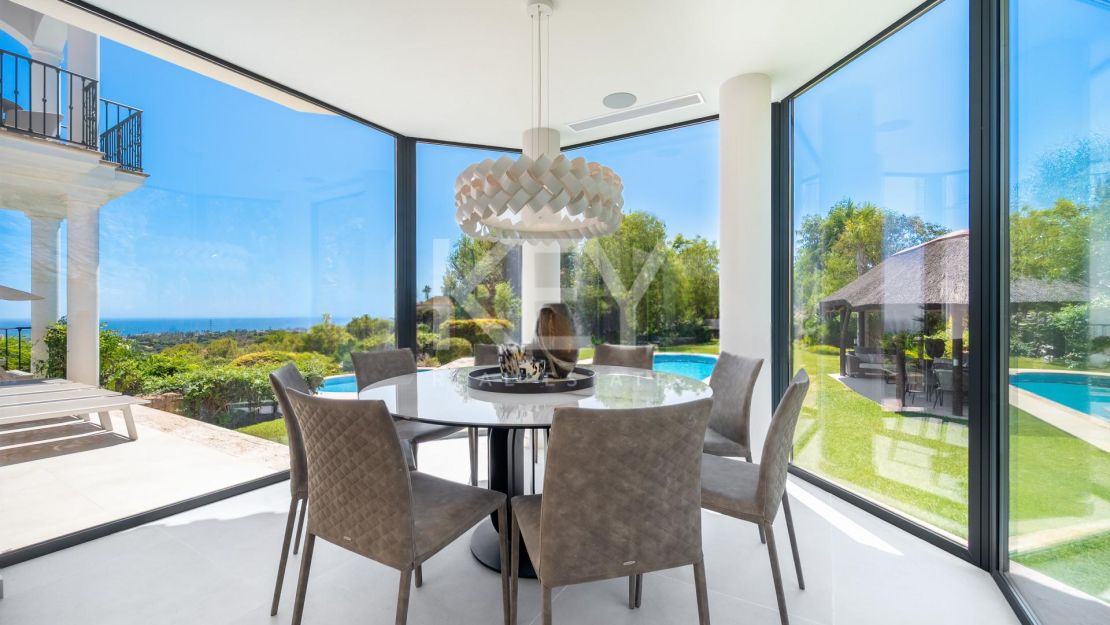 Villa En Venta En Marbella Hill Club Con Vistas Panorámicas Al Mar
