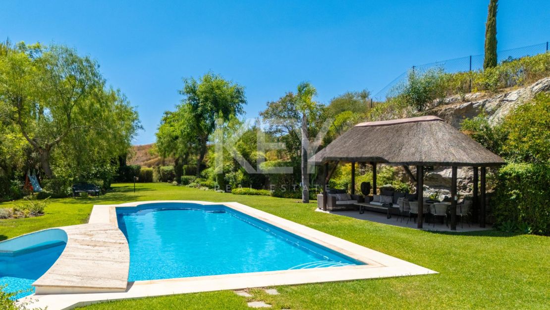 Villa En Venta En Marbella Hill Club Con Vistas Panorámicas Al Mar