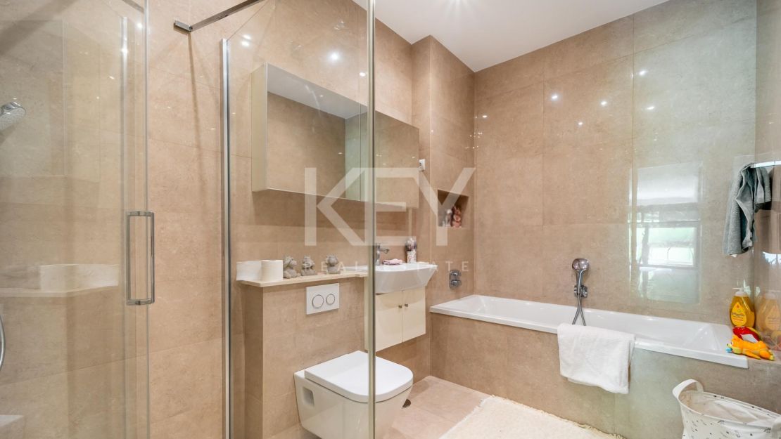 Villa En Venta En Marbella Hill Club Con Vistas Panorámicas Al Mar