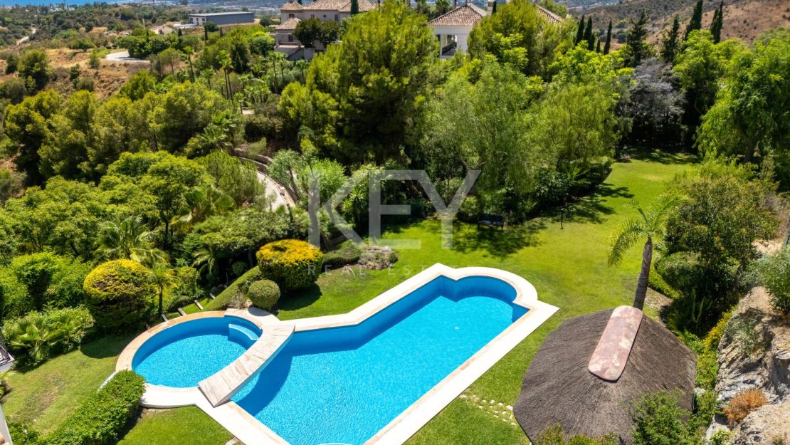 Villa En Venta En Marbella Hill Club Con Vistas Panorámicas Al Mar