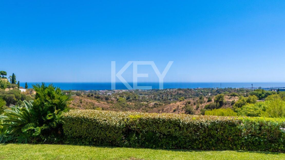 Villa En Venta En Marbella Hill Club Con Vistas Panorámicas Al Mar