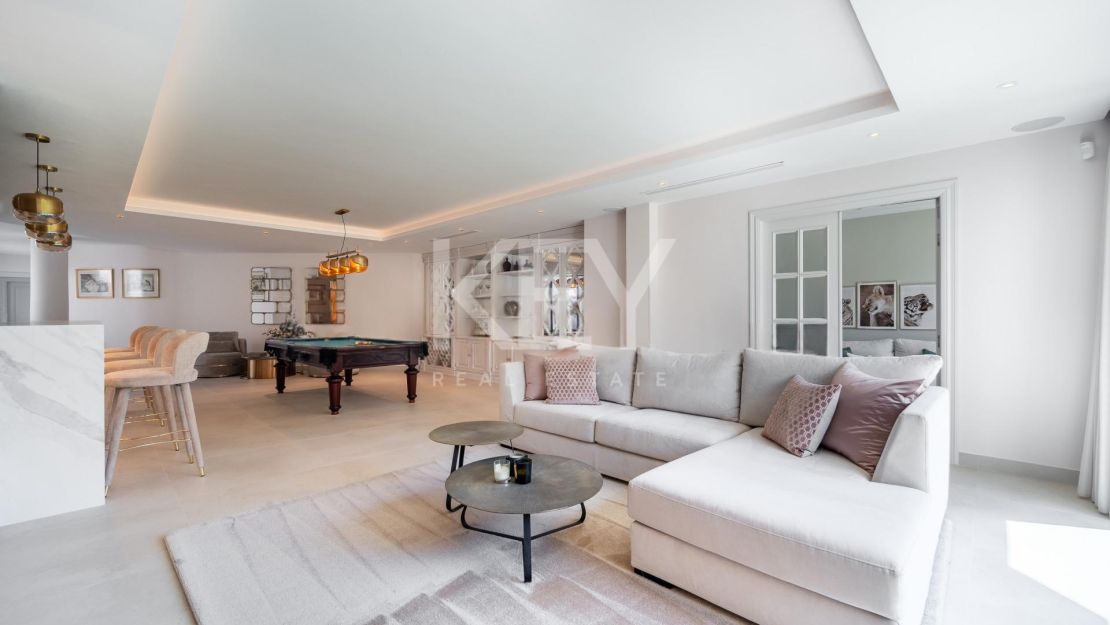 Villa En Venta En Marbella Hill Club Con Vistas Panorámicas Al Mar