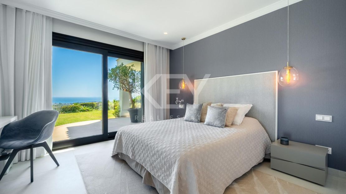 Villa En Venta En Marbella Hill Club Con Vistas Panorámicas Al Mar