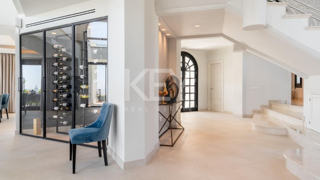 Villa En Venta En Marbella Hill Club Con Vistas Panorámicas Al Mar