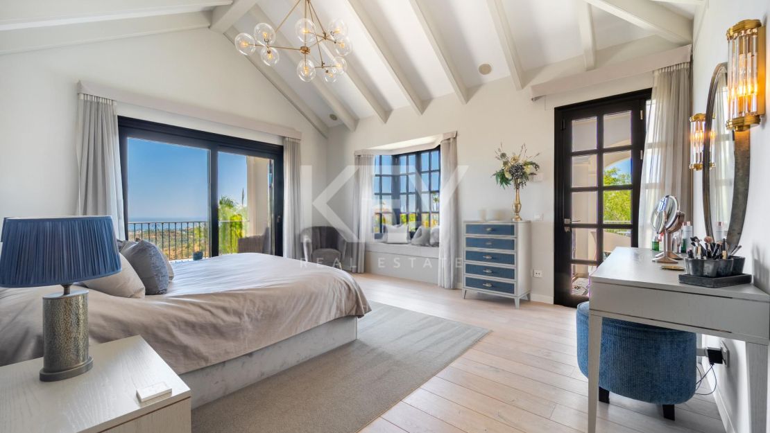 Villa En Venta En Marbella Hill Club Con Vistas Panorámicas Al Mar