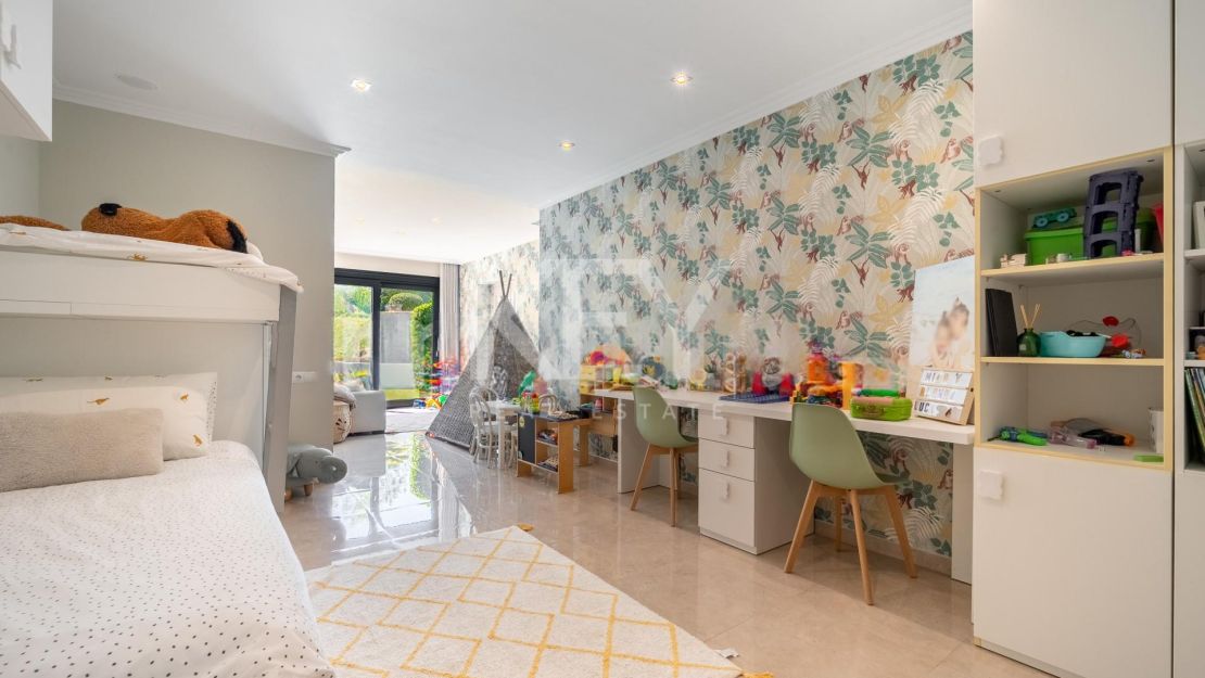 Villa En Venta En Marbella Hill Club Con Vistas Panorámicas Al Mar