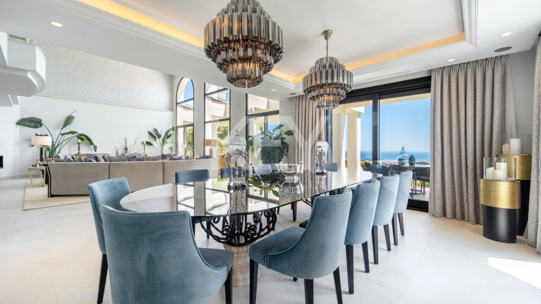 Villa En Venta En Marbella Hill Club Con Vistas Panorámicas Al Mar