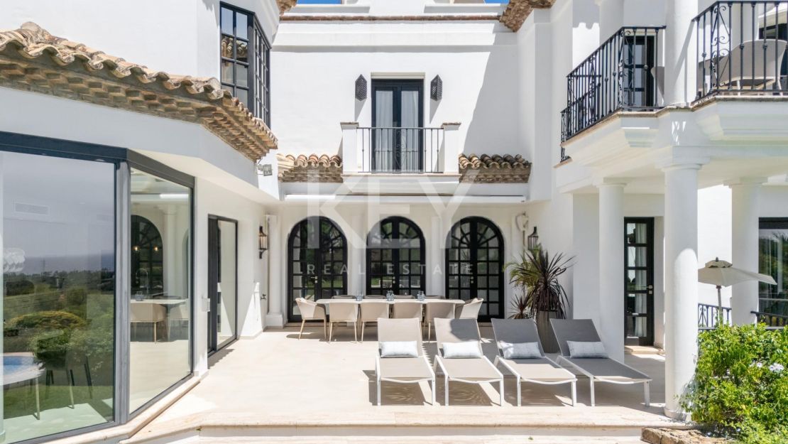 Villa En Venta En Marbella Hill Club Con Vistas Panorámicas Al Mar
