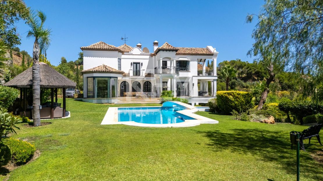 Villa En Venta En Marbella Hill Club Con Vistas Panorámicas Al Mar