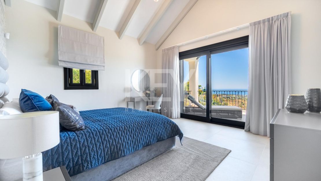 Villa En Venta En Marbella Hill Club Con Vistas Panorámicas Al Mar