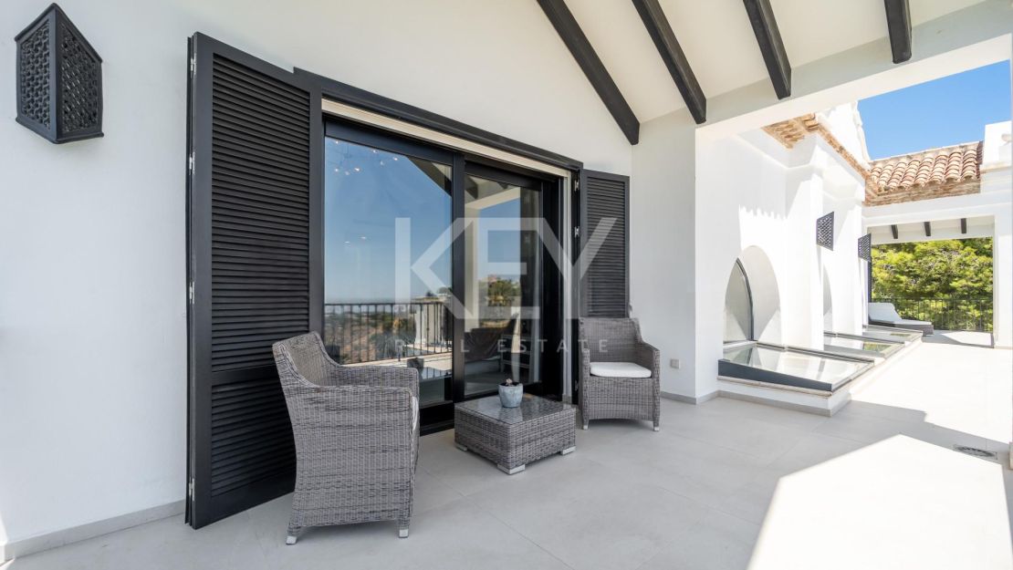 Villa En Venta En Marbella Hill Club Con Vistas Panorámicas Al Mar