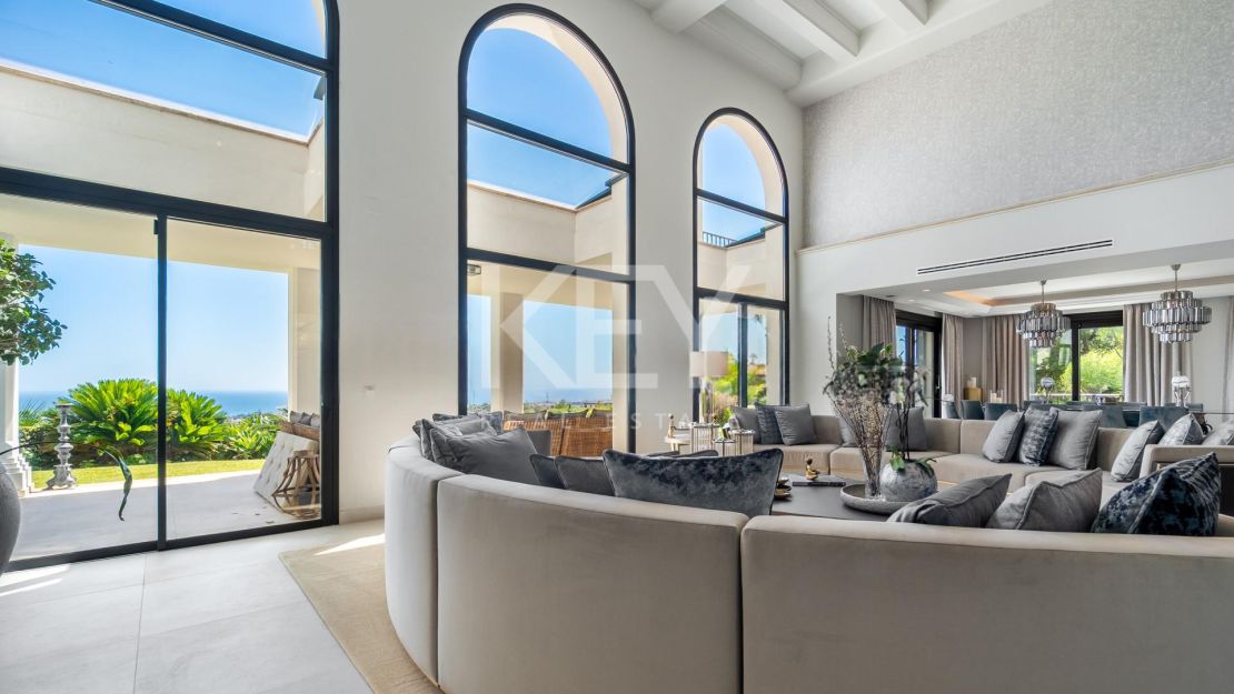 Villa En Venta En Marbella Hill Club Con Vistas Panorámicas Al Mar