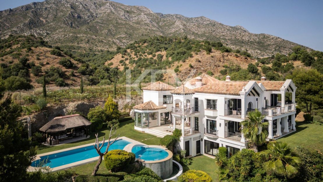 Villa En Venta En Marbella Hill Club Con Vistas Panorámicas Al Mar