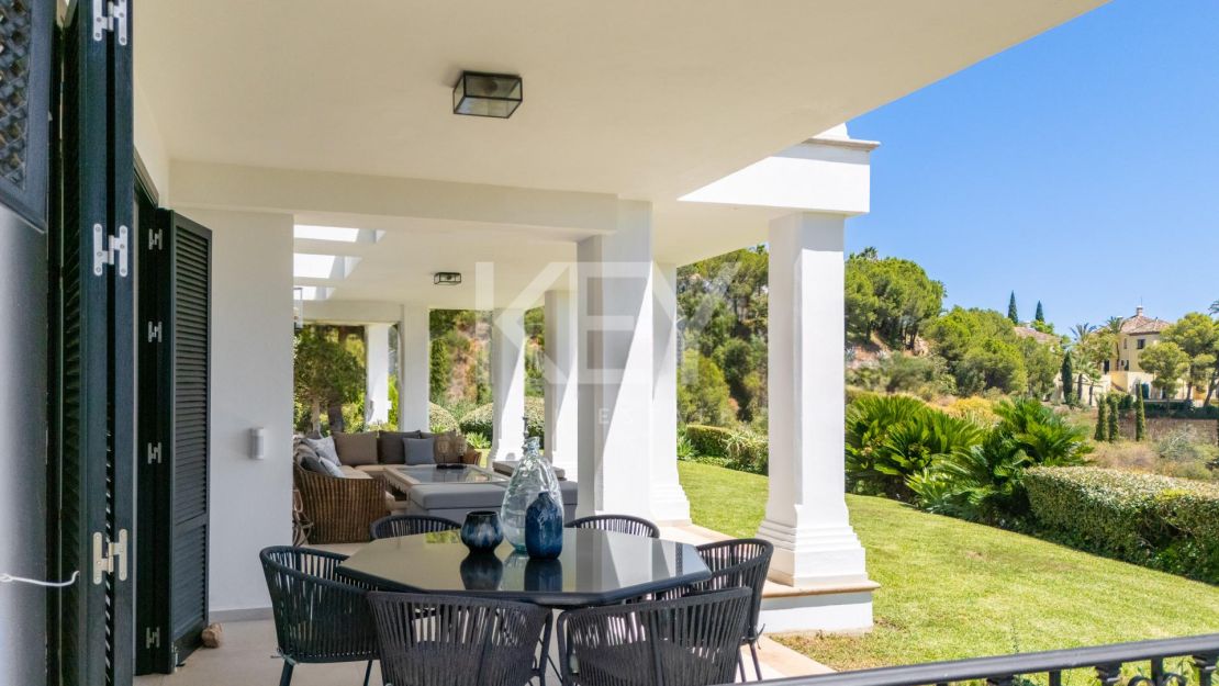 Villa En Venta En Marbella Hill Club Con Vistas Panorámicas Al Mar
