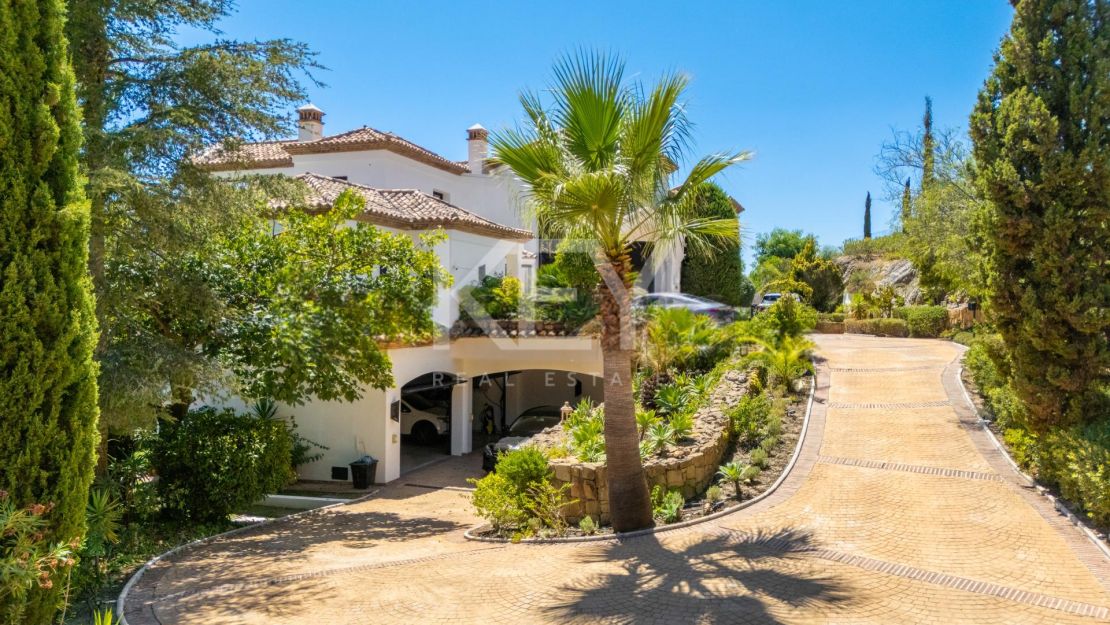 Villa En Venta En Marbella Hill Club Con Vistas Panorámicas Al Mar