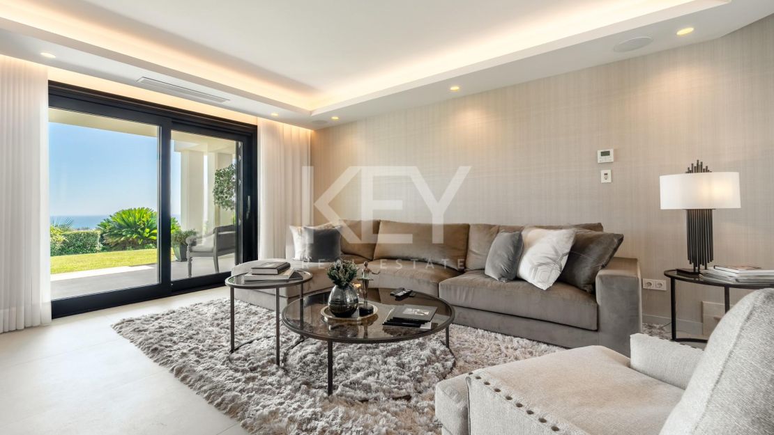 Villa En Venta En Marbella Hill Club Con Vistas Panorámicas Al Mar