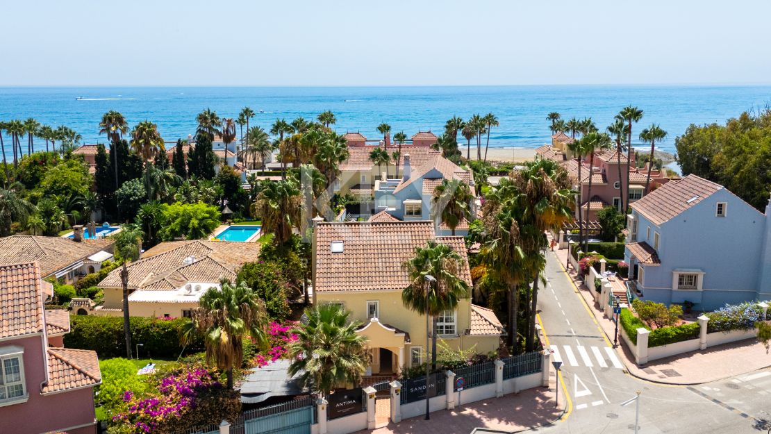 Beachside Villa for Sale in Cortijo Blanco, Marbella
