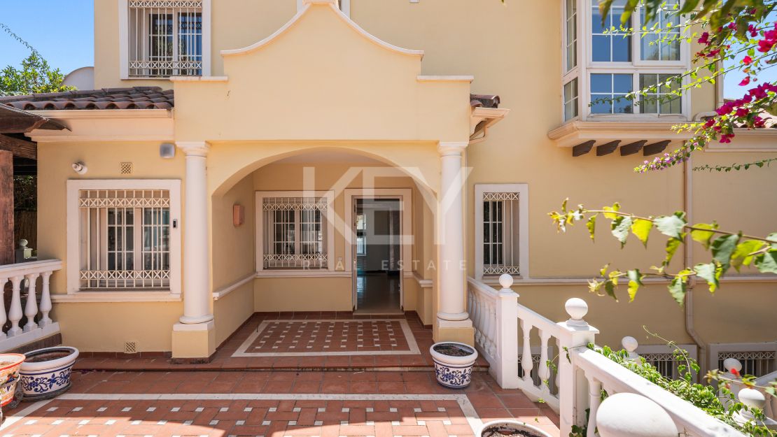 Beachside Villa for Sale in Cortijo Blanco, Marbella