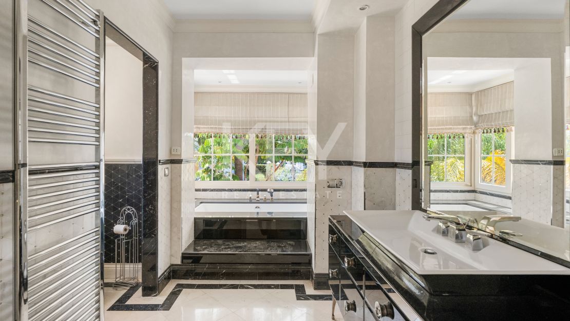 Beachside Villa for Sale in Cortijo Blanco, Marbella