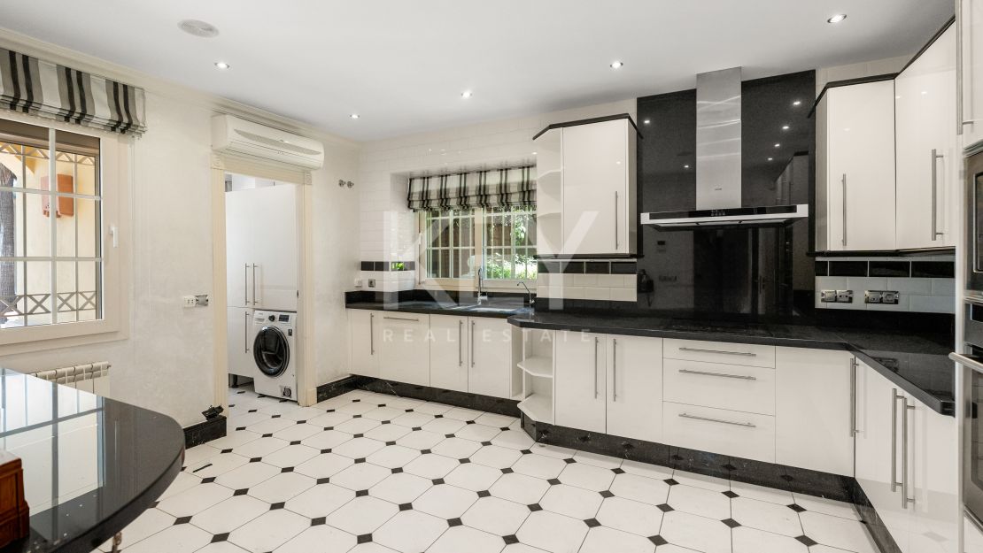 Beachside Villa for Sale in Cortijo Blanco, Marbella