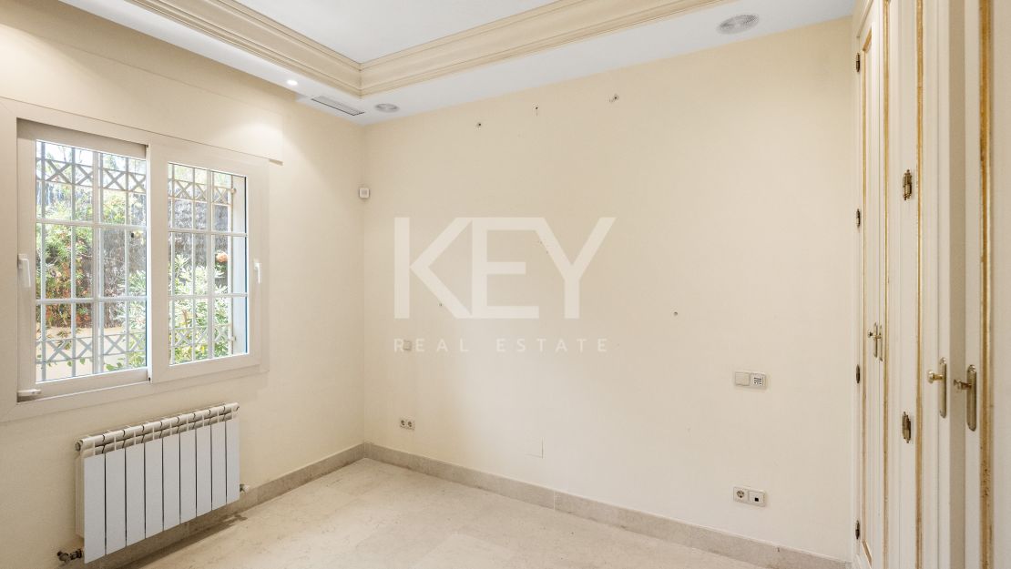 Beachside Villa for Sale in Cortijo Blanco, Marbella
