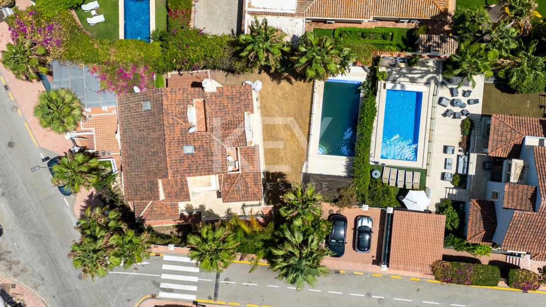 Beachside Villa for Sale in Cortijo Blanco, Marbella