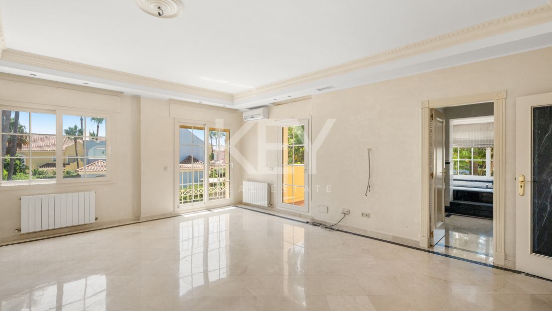 Beachside Villa for Sale in Cortijo Blanco, Marbella