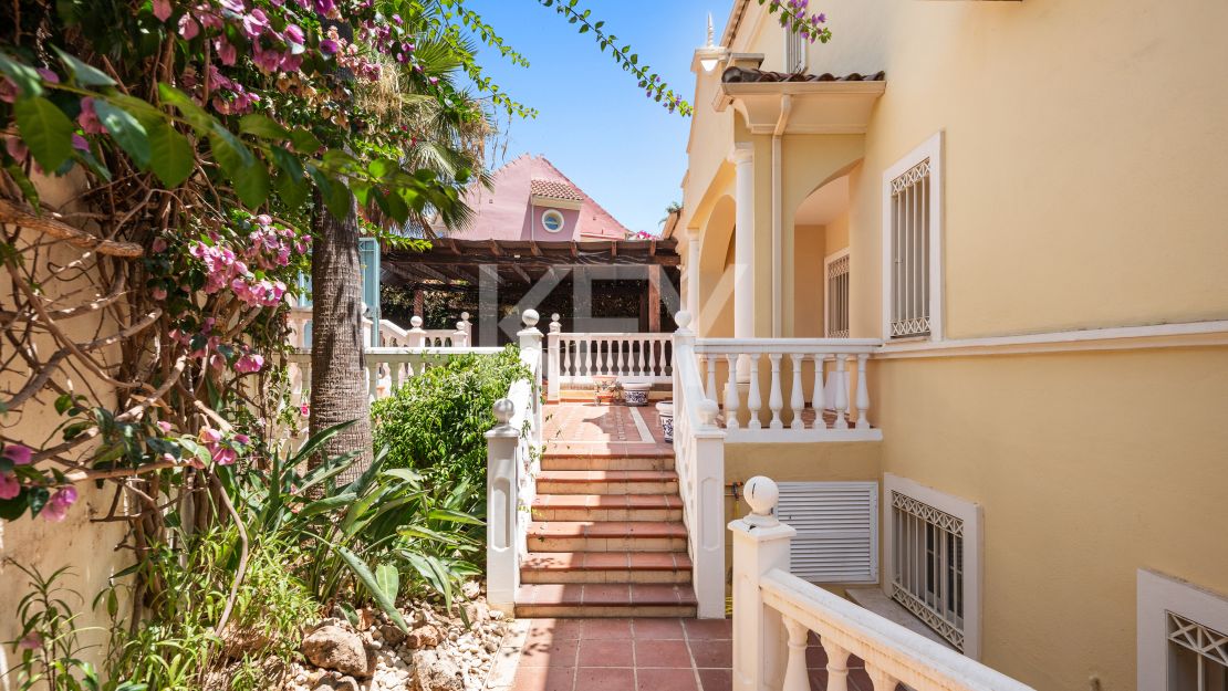 Beachside Villa for Sale in Cortijo Blanco, Marbella