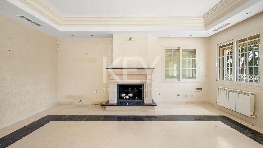 Beachside Villa for Sale in Cortijo Blanco, Marbella