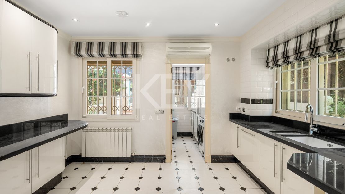 Beachside Villa for Sale in Cortijo Blanco, Marbella
