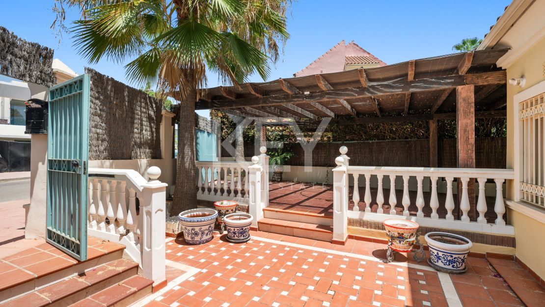 Beachside Villa for Sale in Cortijo Blanco, Marbella