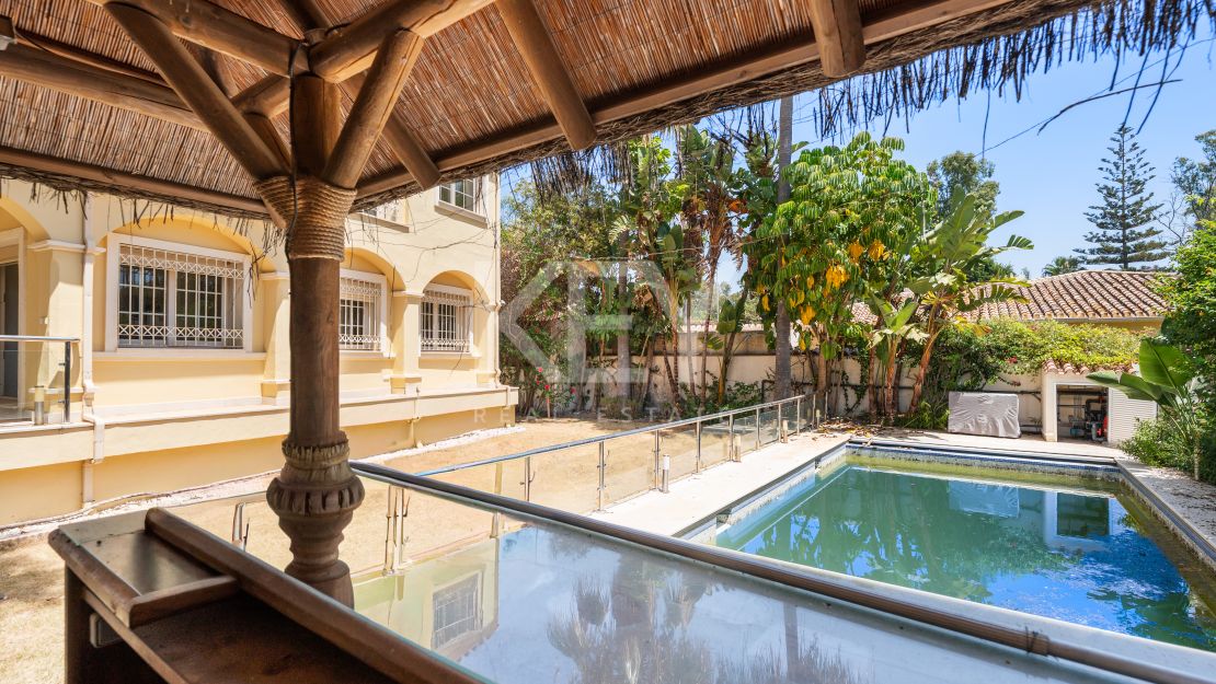 Beachside Villa for Sale in Cortijo Blanco, Marbella