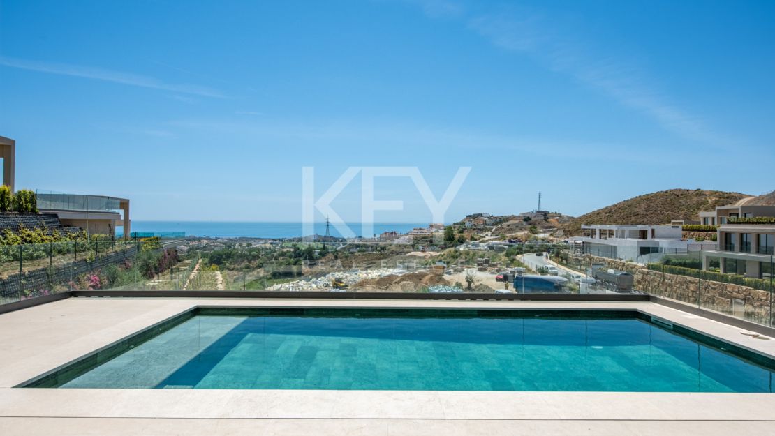 Brand New South-Facing Villa with Panoramic Sea Views in Benahavis