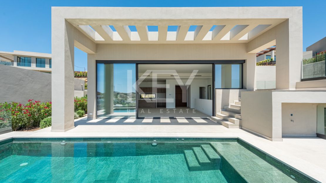 Brand New South-Facing Villa with Panoramic Sea Views in Benahavis