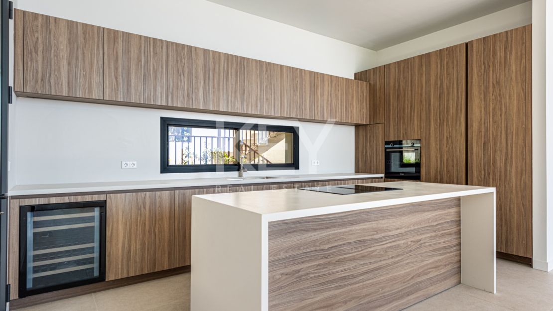 Brand New South-Facing Villa with Panoramic Sea Views in Benahavis