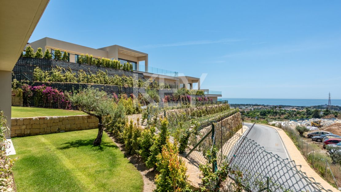 Brand New South-Facing Villa with Panoramic Sea Views in Benahavis